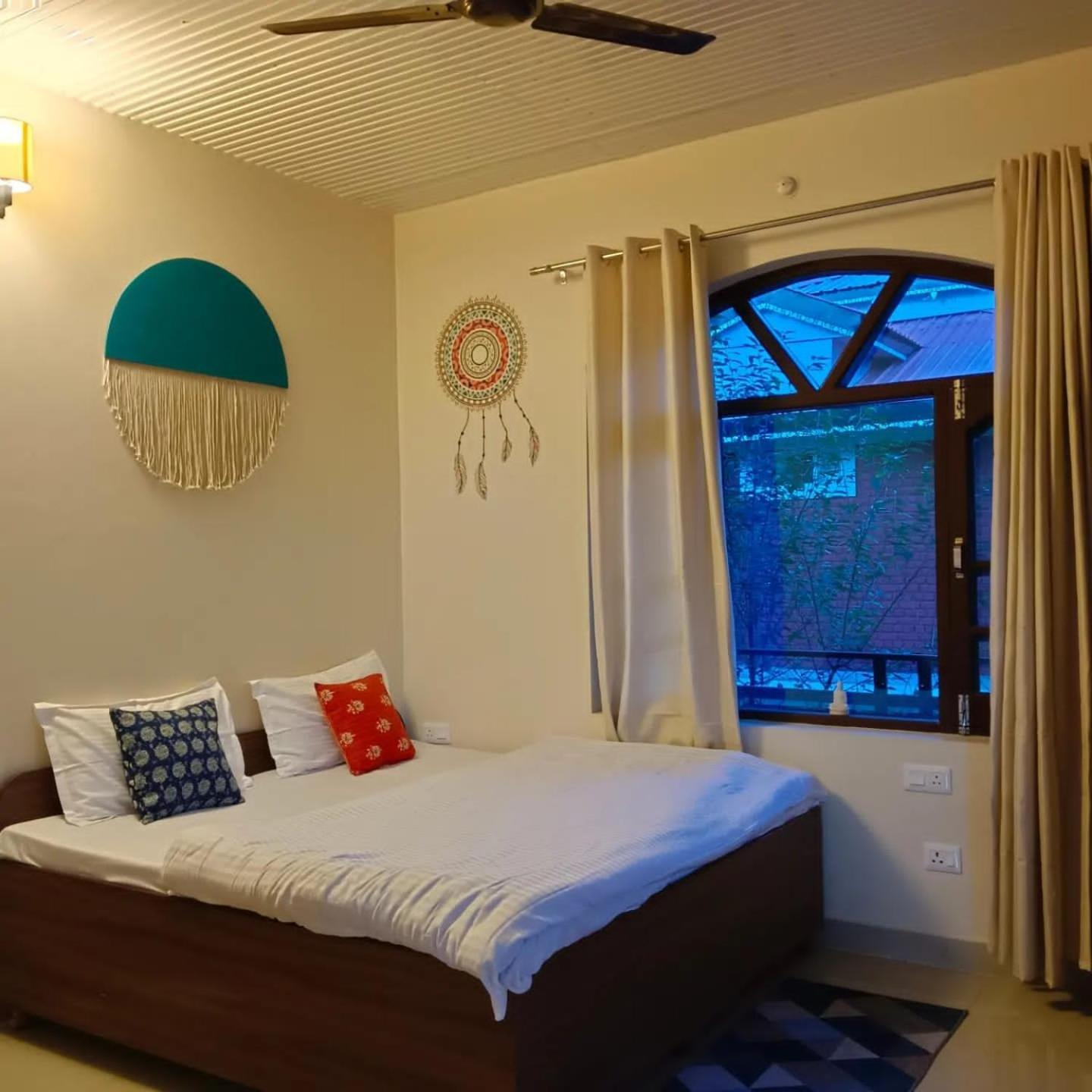 Aditya Homestay Bir-Billing Surrounded By Mountains Room photo