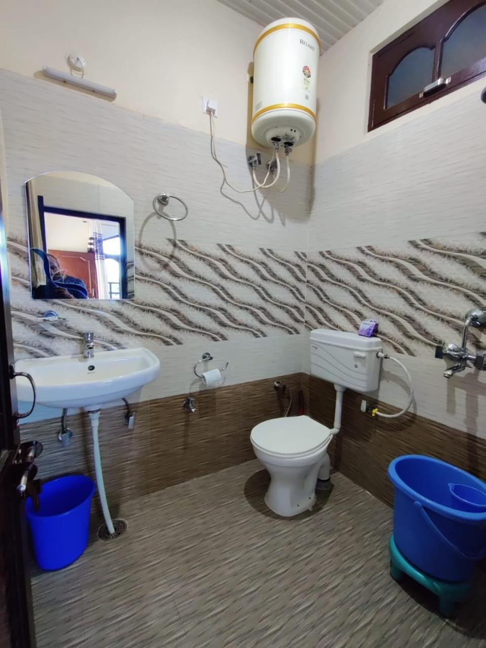 Aditya Homestay Bir-Billing Surrounded By Mountains Room photo