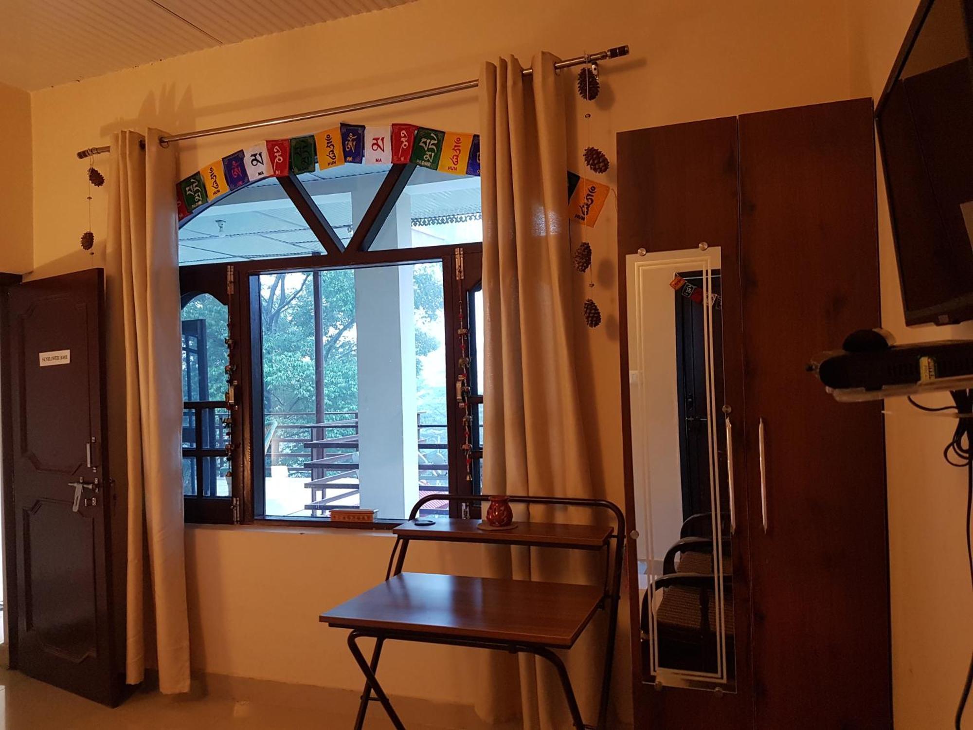 Aditya Homestay Bir-Billing Surrounded By Mountains Exterior photo