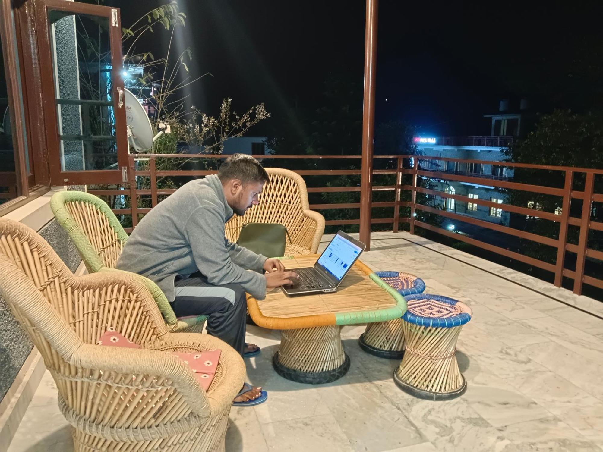 Aditya Homestay Bir-Billing Surrounded By Mountains Exterior photo