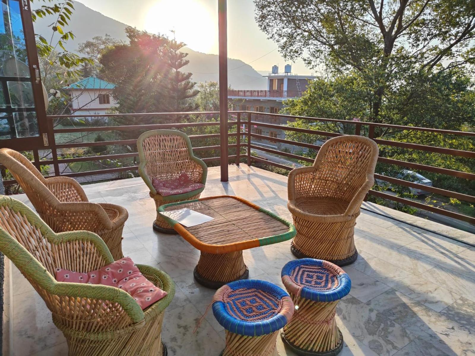 Aditya Homestay Bir-Billing Surrounded By Mountains Exterior photo