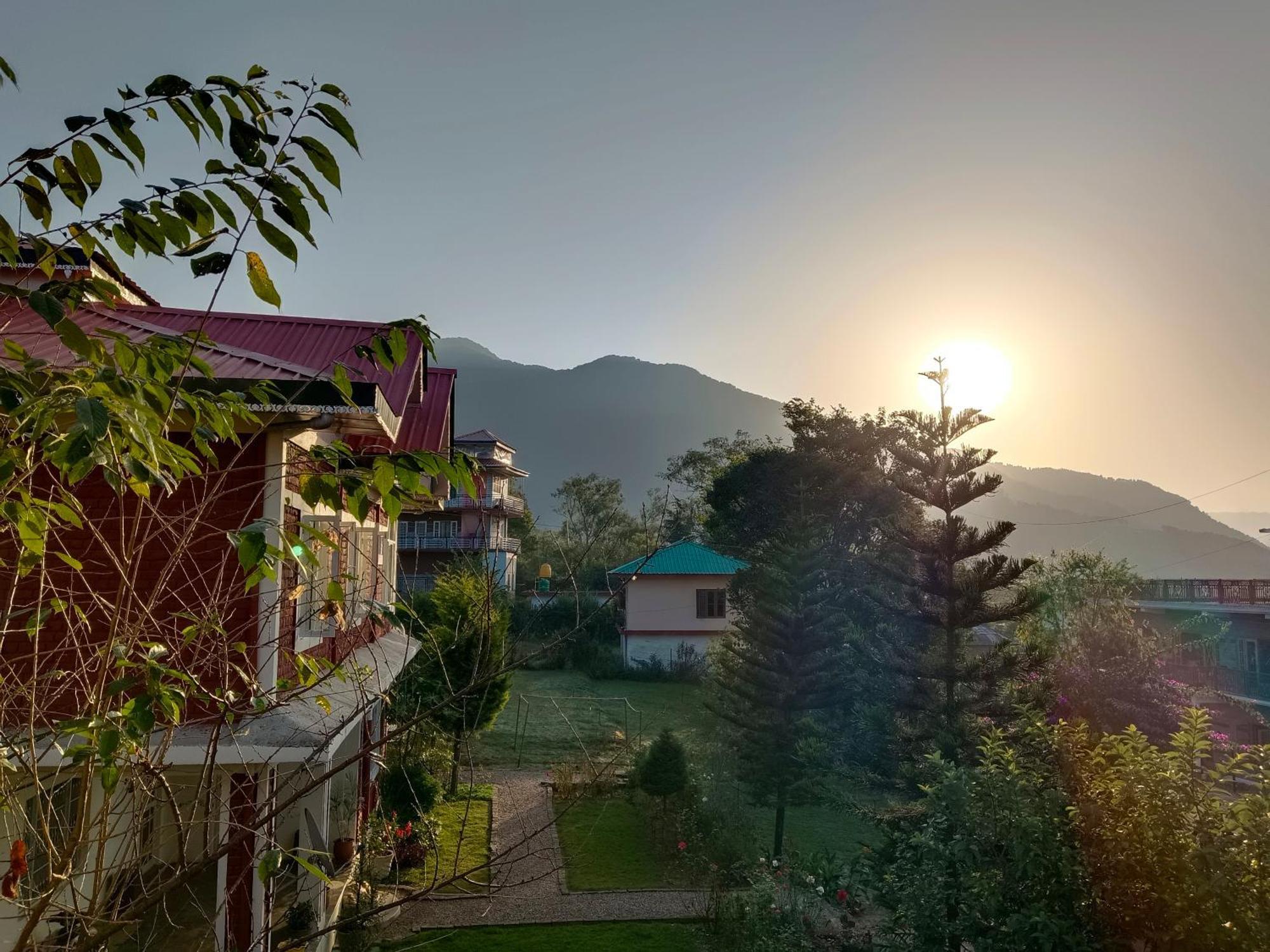 Aditya Homestay Bir-Billing Surrounded By Mountains Exterior photo