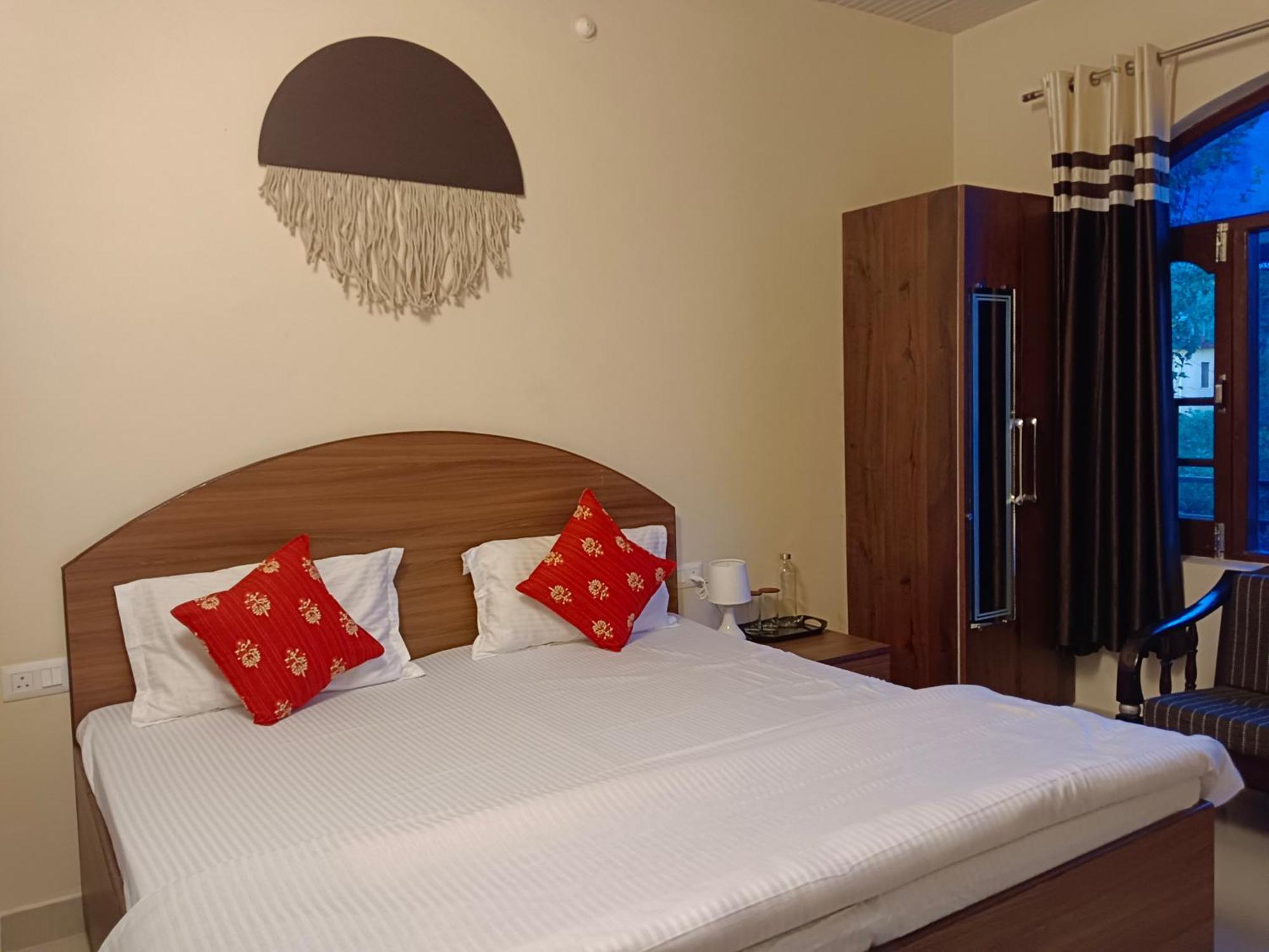 Aditya Homestay Bir-Billing Surrounded By Mountains Exterior photo